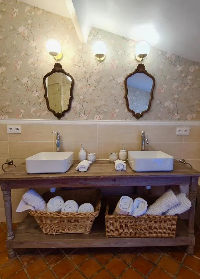 Hotel 1560- Domaine Des Cinq Jardins- A Magical And Authentic Mansion Fuveau