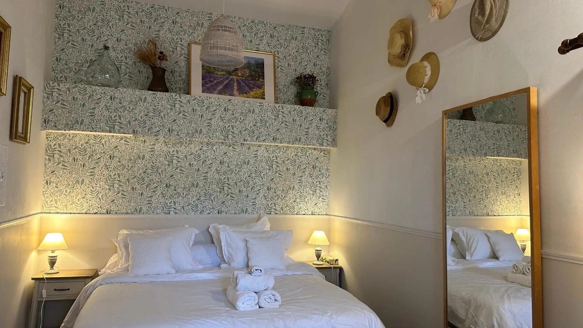 Locanda Hotel 1560- Domaine Des Cinq Jardins- A Magical And Authentic Mansion Fuveau