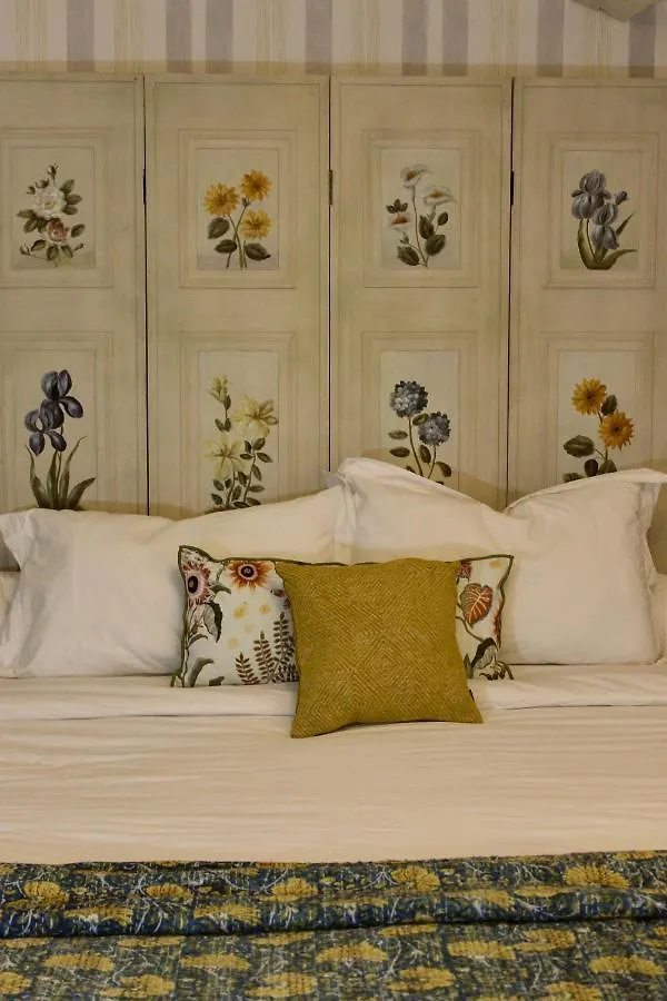 Hotel 1560- Domaine Des Cinq Jardins- A Magical And Authentic Mansion Fuveau 0*,  Francia