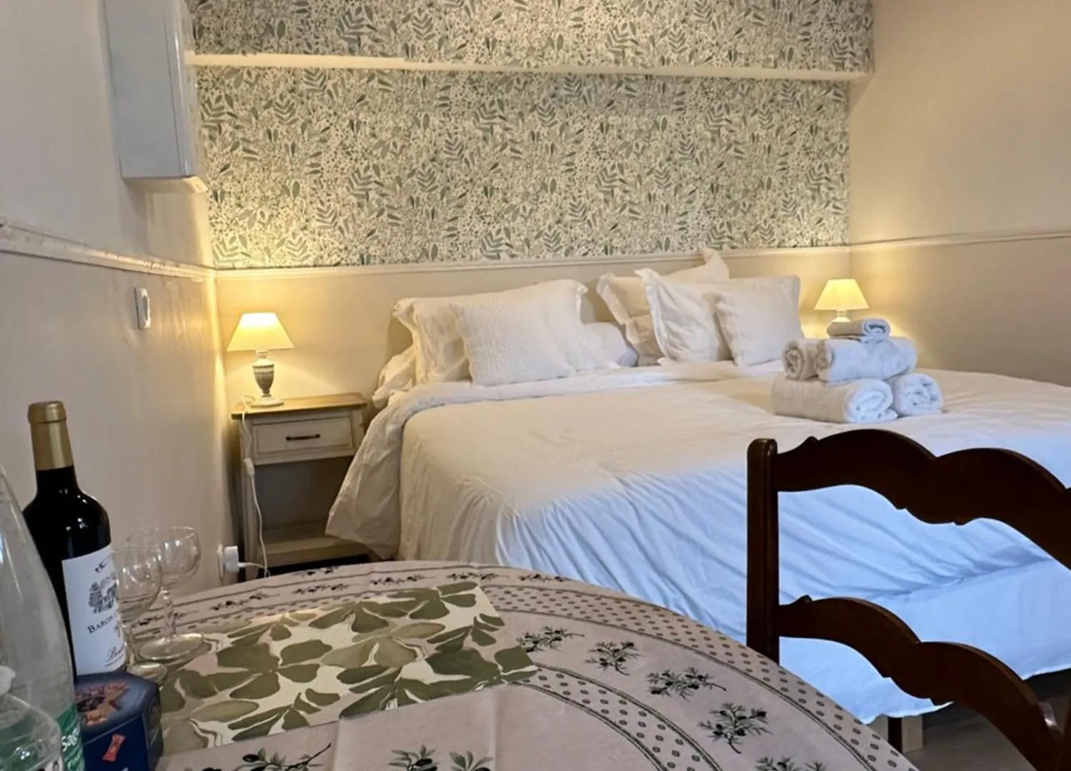 Hotel 1560- Domaine Des Cinq Jardins- A Magical And Authentic Mansion Fuveau 0*,  Francia